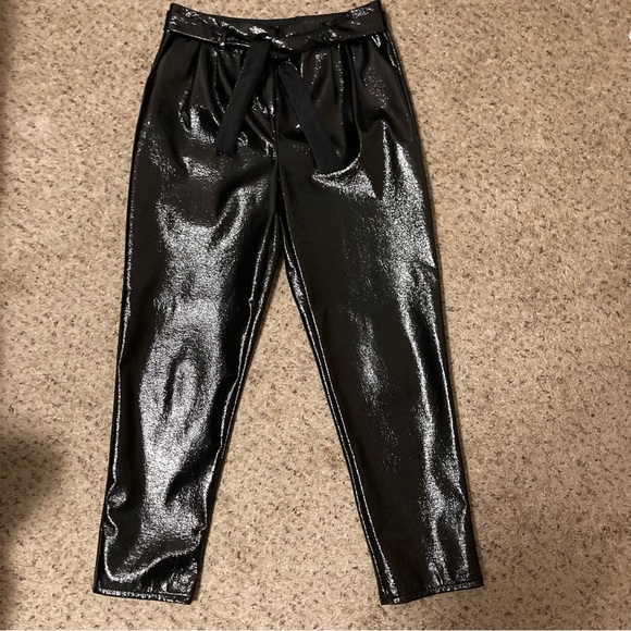 Who What Wear shiny textured pleather faux leather pleated ankle pant with belt - Picture 1 of 4